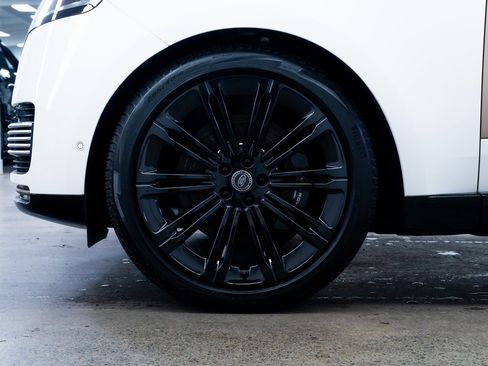 Used 2023 Land Rover Range Rover SV image 7