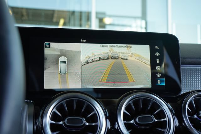 Used 2022 Mercedes-Benz GLB 250 image 22