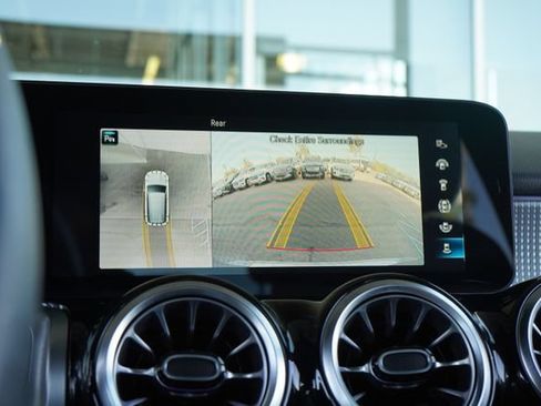 Used 2022 Mercedes-Benz GLB 250 image 22