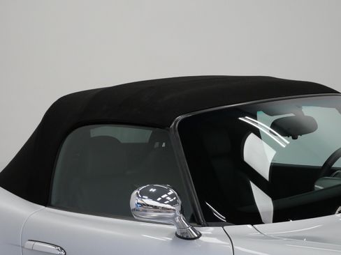 Used 2002 BMW Z8 RWD image 64