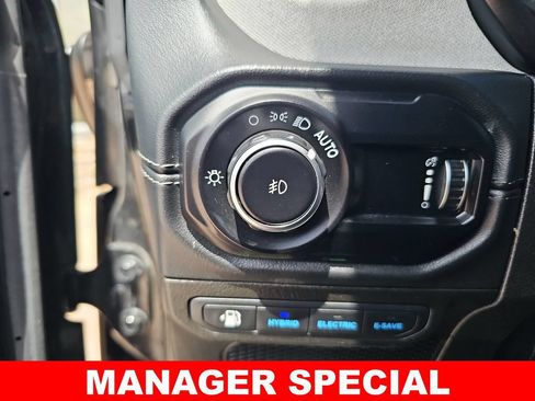 Used 2024 Jeep Wrangler Unlimited Sahara AWD/4WD image 25