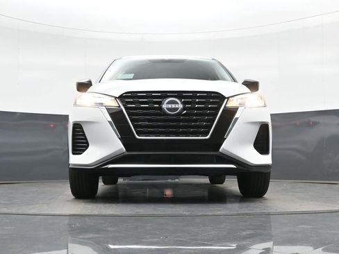 New 2025 Nissan Kicks Play S image 17