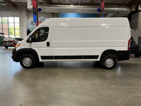 Used 2026 RAM ProMaster 2500 w/ Convenience Group FWD image 2