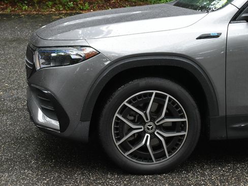Used 2022 Mercedes-Benz EQB 300 4MATIC image 29