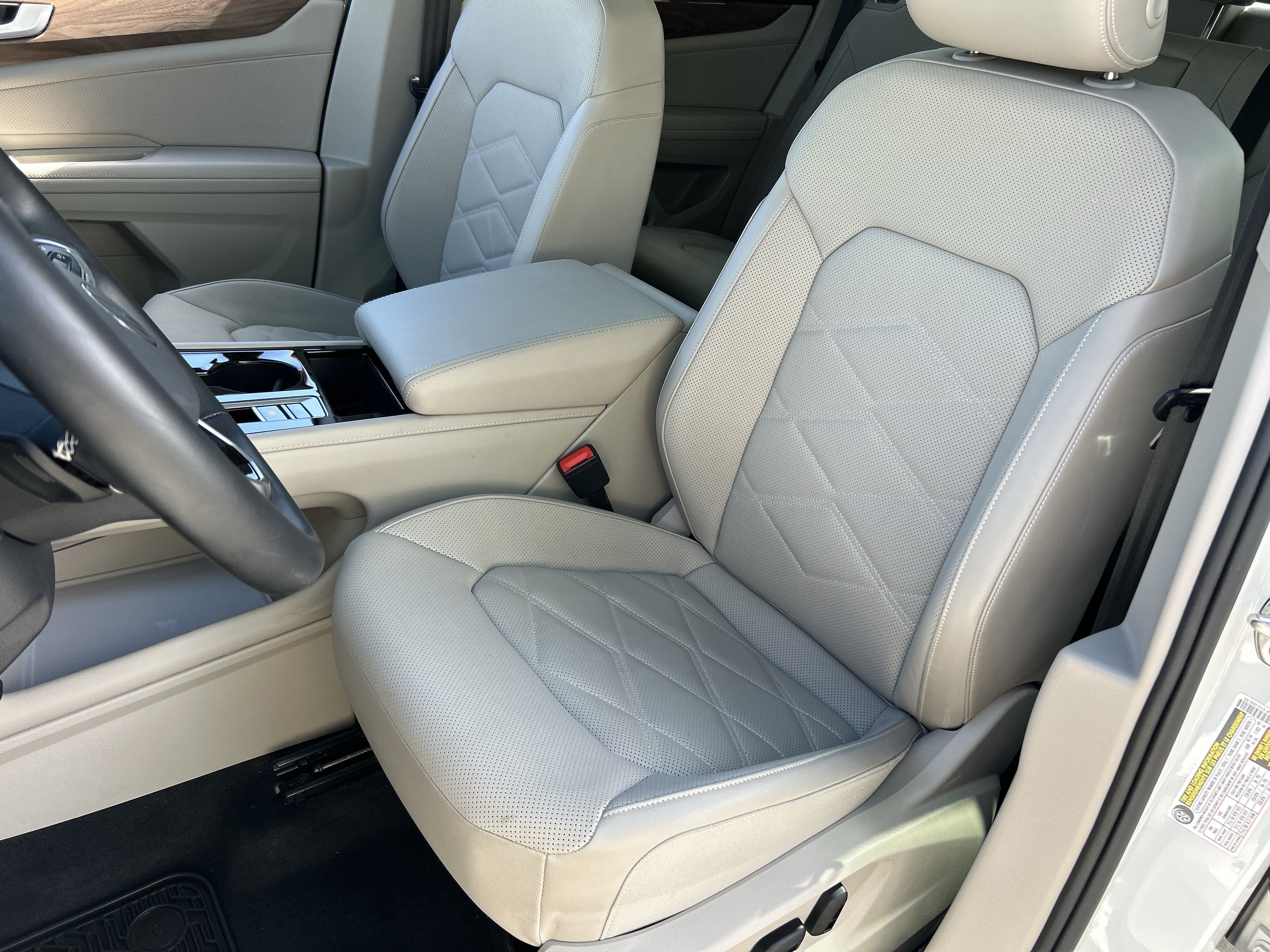 Certified 2025 Volkswagen Atlas SE w/ Panoramic Sunroof Package FWD image 18