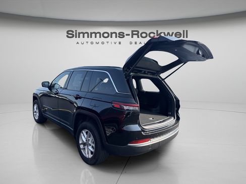 Used 2024 Jeep Grand Cherokee Laredo X w/ Luxury Tech Group I AWD/4WD image 7