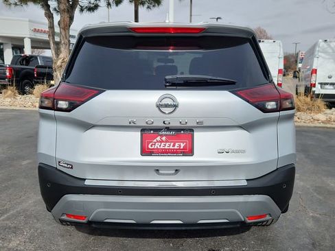 Used 2021 Nissan Rogue SV w/ Premium Package image 11