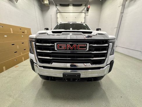 Used 2024 GMC Sierra 3500 SLE w/ SLE Value Package AWD/4WD image 10
