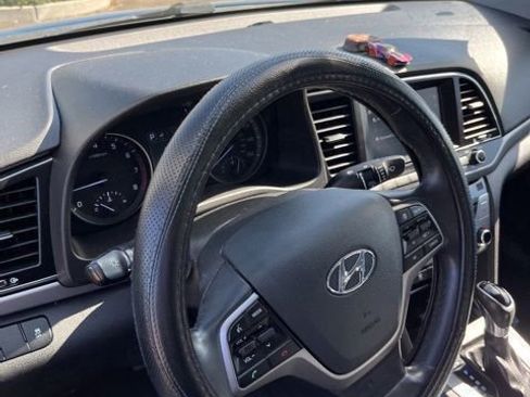Used 2017 Hyundai Elantra Limited FWD image 11