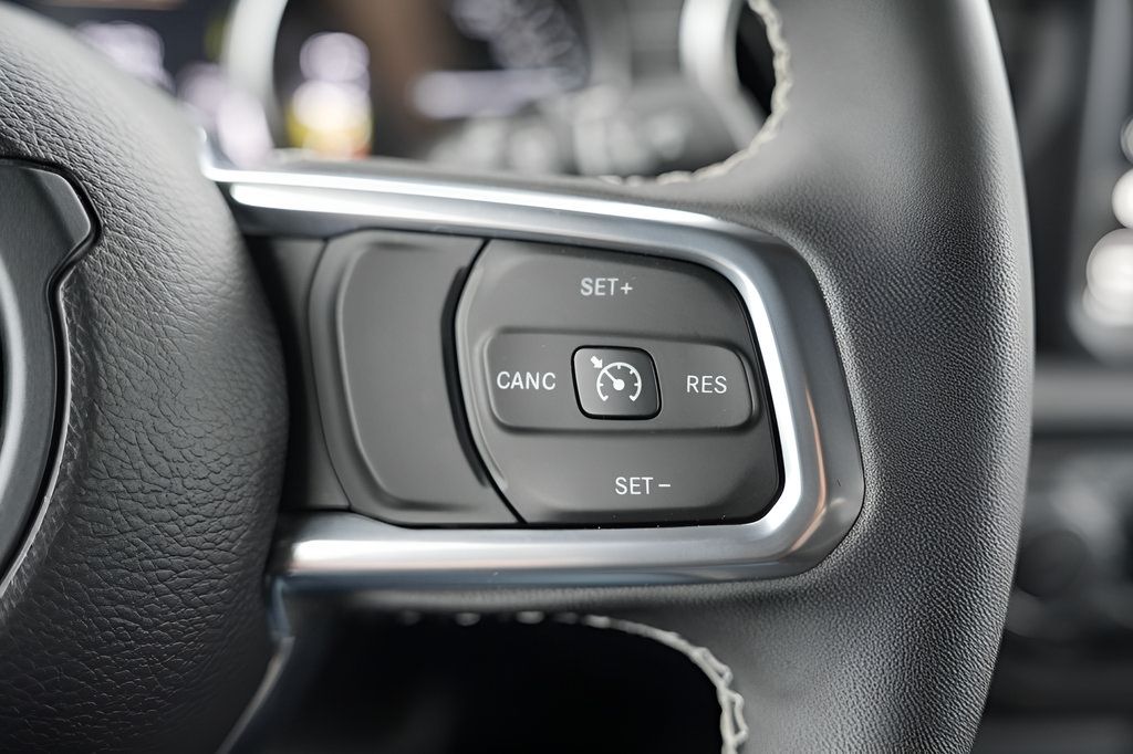 Used 2023 Jeep Wrangler Unlimited Sahara w/ Cold Weather Group AWD/4WD image 27