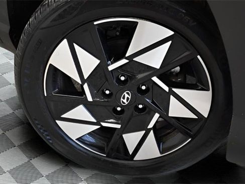 Used 2025 Hyundai Kona SEL image 11