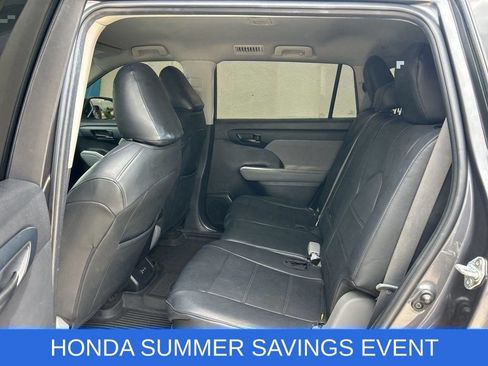 Used 2023 Toyota Highlander LE FWD image 9