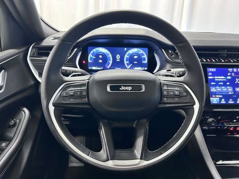 Used 2024 Jeep Grand Cherokee Altitude image 9