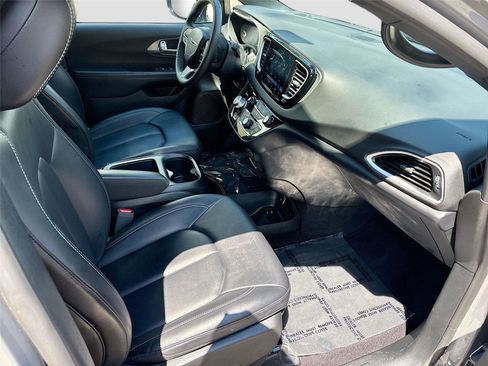 Used 2025 Chrysler Pacifica Select FWD image 29