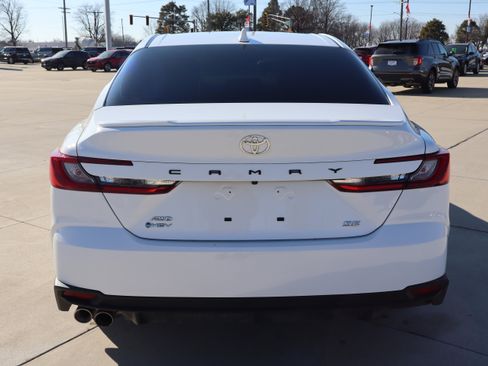 Used 2025 Toyota Camry SE w/ Multimedia Upgrade Package image 7