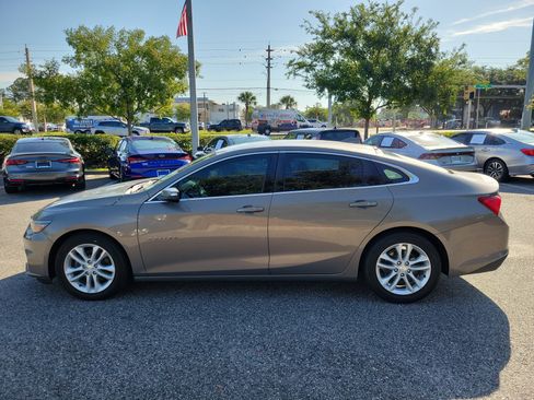 Used 2017 Chevrolet Malibu LT FWD image 3