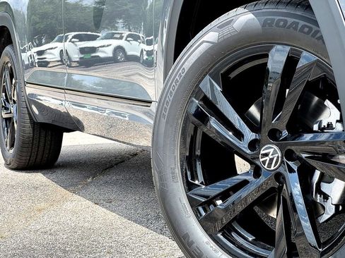 New 2026 Volkswagen Atlas Cross Sport SEL R-Line AWD/4WD image 2