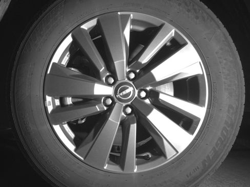 Used 2025 Nissan Pathfinder SV FWD image 11