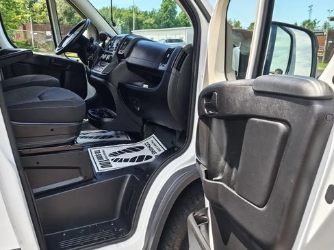 Used 2017 RAM ProMaster 2500 w/ Interior Convenience Group FWD image 5