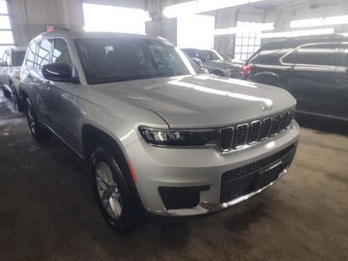 Used 2023 Jeep Grand Cherokee L Laredo image 2