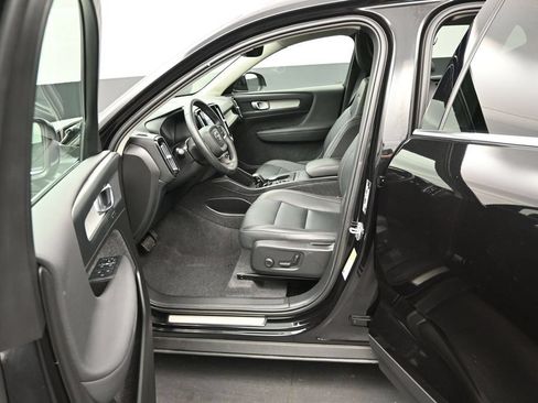 Used 2025 Volvo XC40 B5 Core AWD/4WD image 12