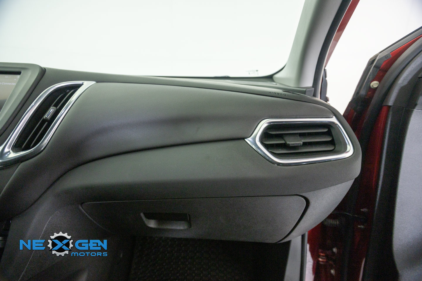 Used 2024 Chevrolet Equinox LT FWD image 40