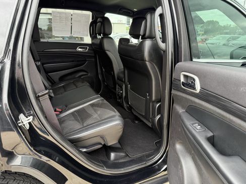 Used 2021 Jeep Grand Cherokee Laredo X image 12