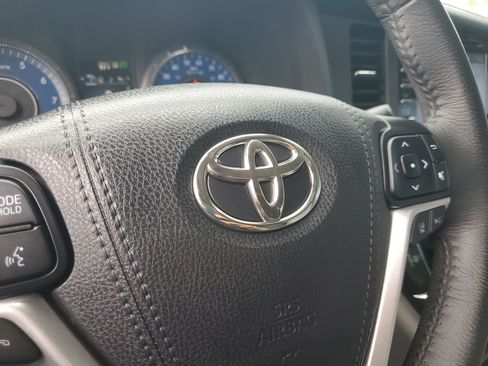 Certified 2018 Toyota Sienna XLE Premium FWD image 30