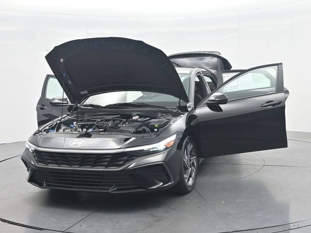 Used 2025 Hyundai Elantra Sport FWD image 47