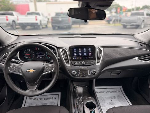 Used 2025 Chevrolet Malibu LT FWD image 17