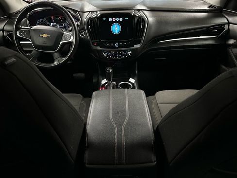 Used 2019 Chevrolet Traverse LT image 2
