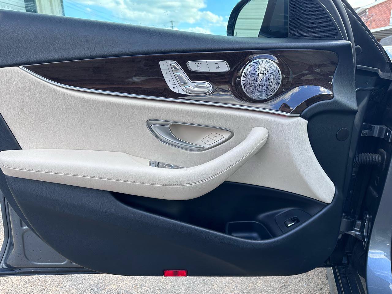 Used 2017 Mercedes-Benz E 300 image 29
