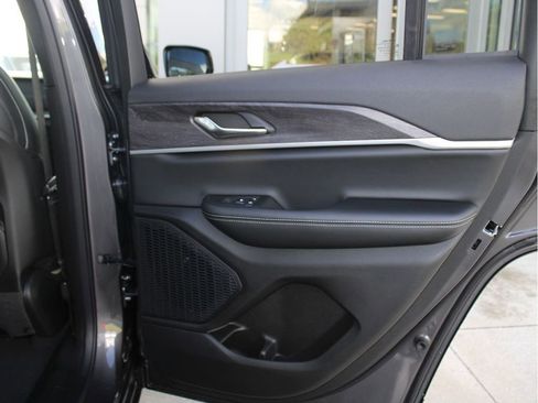 New 2025 Jeep Grand Cherokee Limited image 30