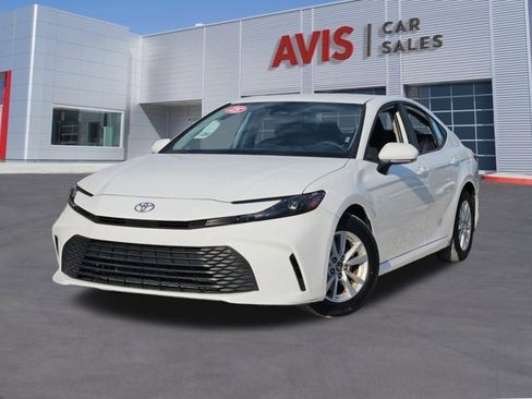 Used 2025 Toyota Camry LE image 1