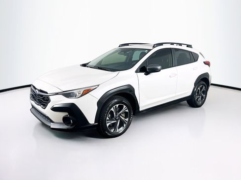 Used 2024 Subaru Crosstrek 2.0i Premium image 3