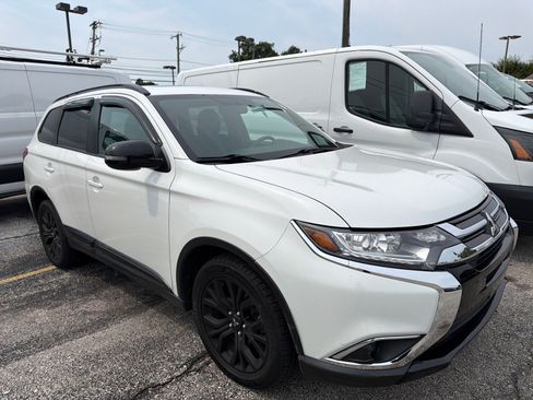 Used 2018 Mitsubishi Outlander LE AWD/4WD image 3