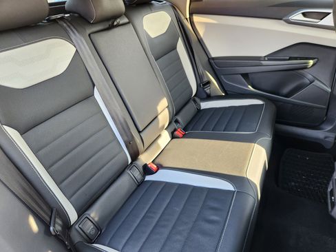 Certified 2025 Volkswagen Taos SEL w/ Black Wheel Plus Package image 17