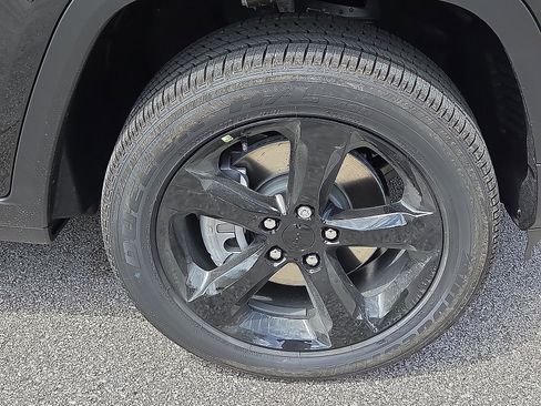 New 2025 Jeep Grand Cherokee L Altitude image 7