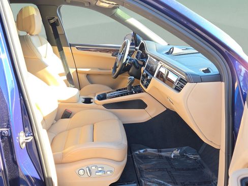 Used 2022 Porsche Macan image 25