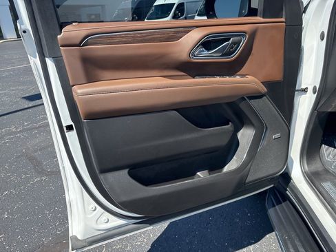 Used 2023 Chevrolet Suburban High Country AWD/4WD image 43