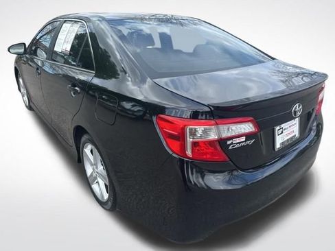 Used 2014 Toyota Camry SE image 3