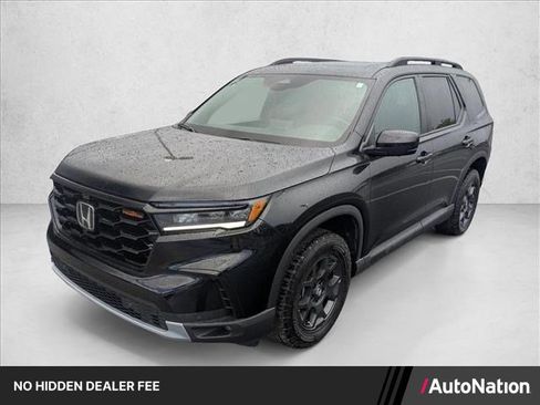 Certified 2025 Honda Pilot TrailSport image 1