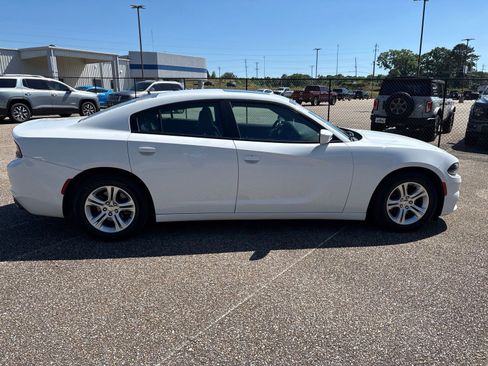 Used 2020 Dodge Charger SXT w/ Leather Interior Group RWD image 3