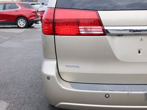 Used 2005 Toyota Sienna XLE image 37