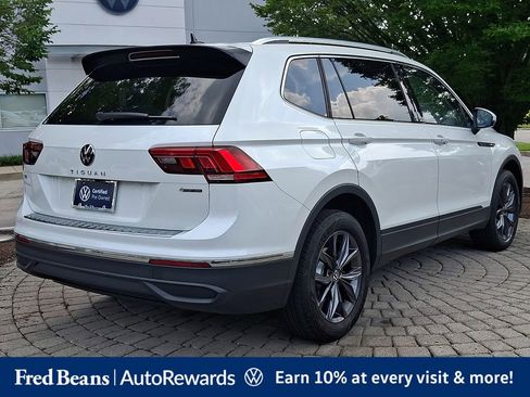 Certified 2023 Volkswagen Tiguan SE w/ Panoramic Sunroof Package AWD/4WD image 7