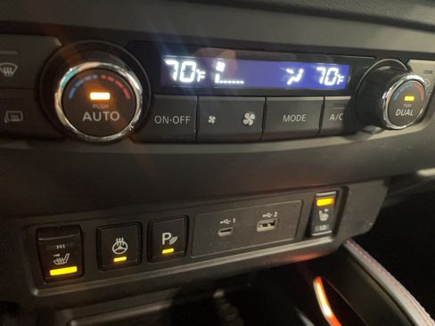 Certified 2025 Nissan Frontier PRO-4X w/ Pro Premium Package AWD/4WD image 16