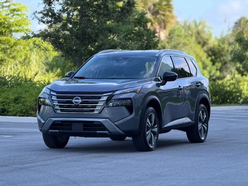 Used 2026 Nissan Rogue SL AWD/4WD image 3