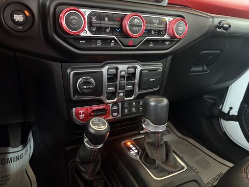 Used 2020 Jeep Gladiator Rubicon AWD/4WD image 36