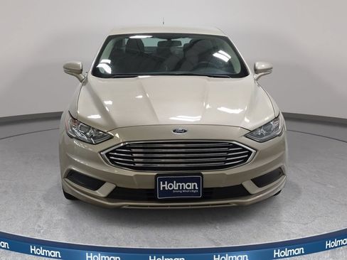 Used 2017 Ford Fusion SE w/ Fusion SE Technology Package FWD image 3