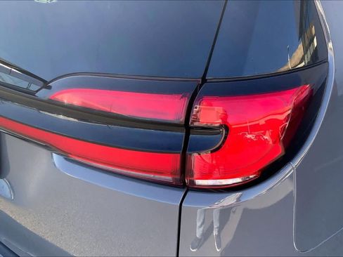 Used 2022 Chrysler Pacifica Touring-L image 30